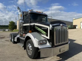 For sale – 2010 KENWORTH T800 – Day Cab Truck