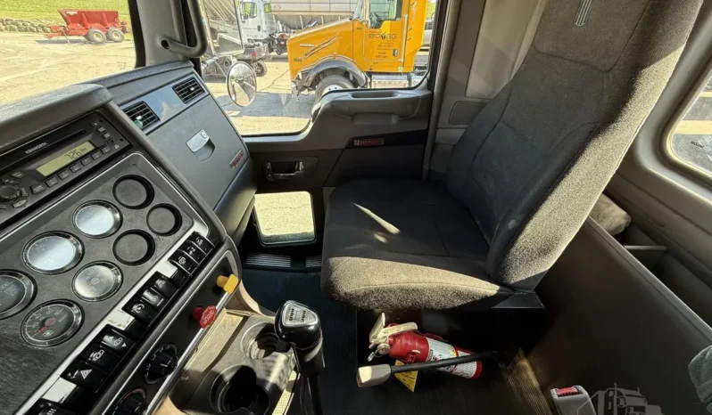 
								For sale – 2010 KENWORTH T800 – Day Cab Truck full									