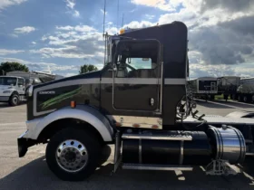 For sale – 2010 KENWORTH T800 – Day Cab Truck