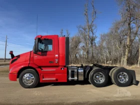 For sale – 2021 VOLVO VNR64T300 – Day Cab Truck