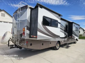 For sale – 2013 FLEETWOOD BOUNDER CLASSIC 34M