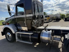 For sale – 2010 KENWORTH T800 – Day Cab Truck