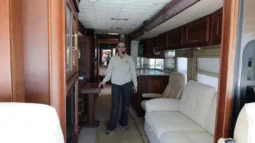 
										For sale – 2004 Winnebago Vectra 40AD full									